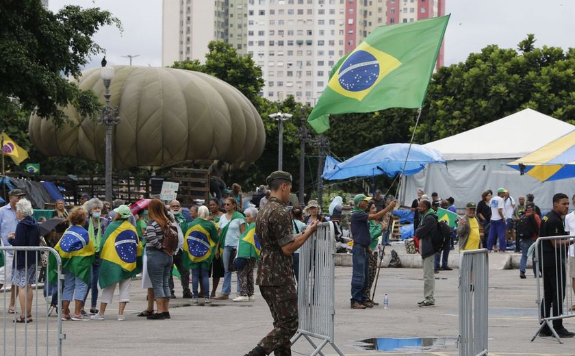 Prisões provocam 'feirão de advogados' em Brasília