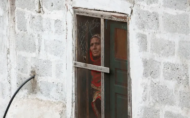 Índia e Paquistão escalam conflito e passam a bombardear alvos militares