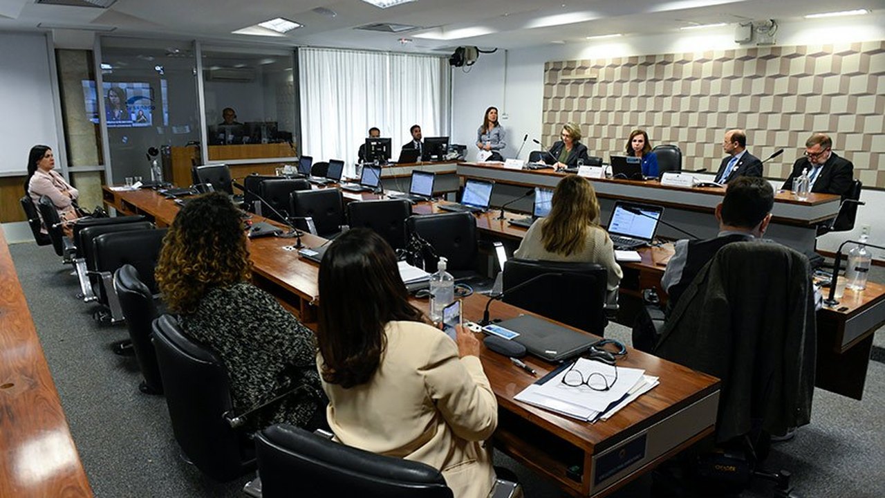 Arcabouço Fiscal: inclusão do Fundeb é criticada em audiência na CE