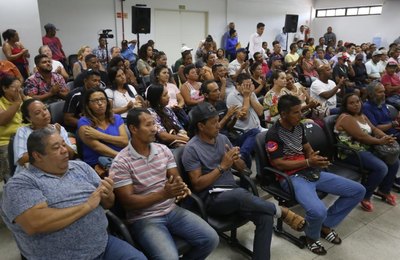 Prefeito Cacau reúne ambulantes e empresários para apresentar novo ordenamento da Praia do Francês 