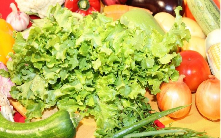 Preços da alface, da batata e do tomate sobem no atacado em dezembro