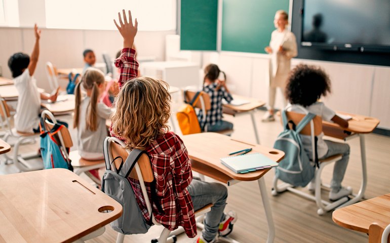 Peso das mochilas exige atenção na volta às aulas