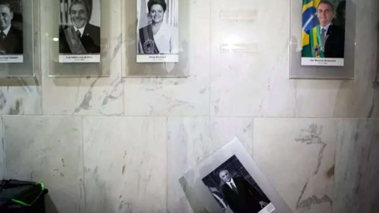 Foto de Temer cai de galeria na volta do PT ao Palácio do Planalto