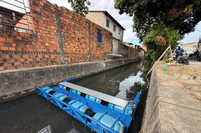 Prefeitura de Maceió instala Ecobarreiras em canais da capital