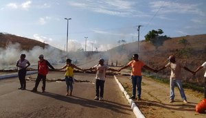 Rodovia fechada em Carmópolis