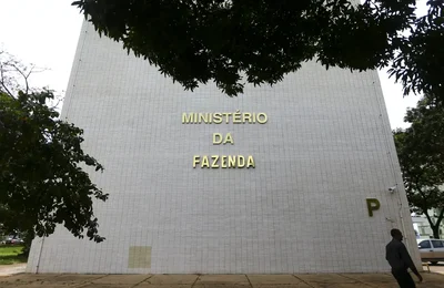 Projeção oficial de inflação sobe para 5,1%, com estouro da meta