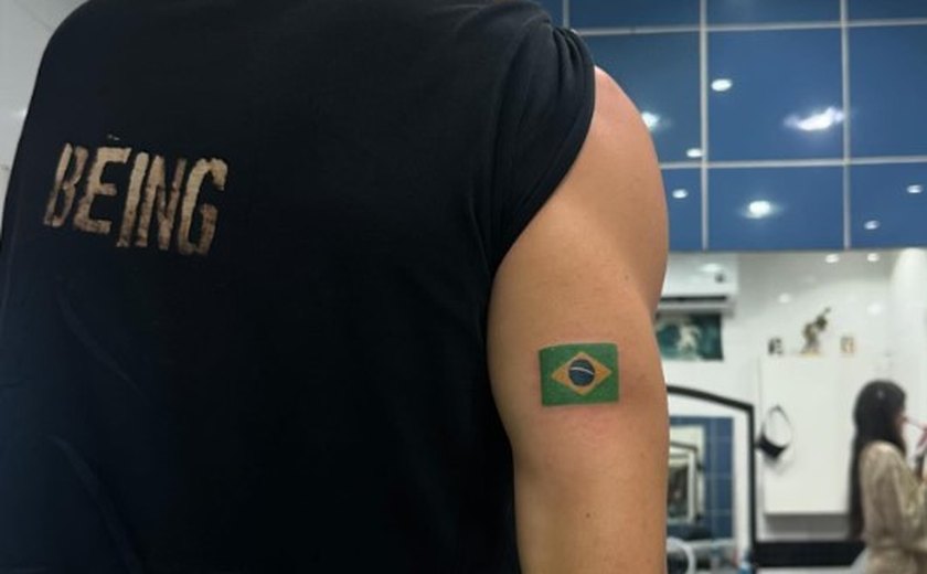 Amigo de Shawn Mendes faz tatuagem em homenagem ao Brasil após Rock in Rio