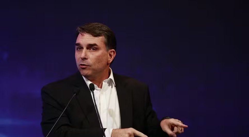 Flávio Bolsonaro participou de audiência em Washington D.C. sobre tarifas estadunidenses a produtos brasileiros 