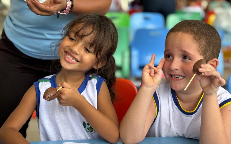 Em Arapiraca alunos produzem seus próprios ovos de páscoa durante atividade na Escola de Campo