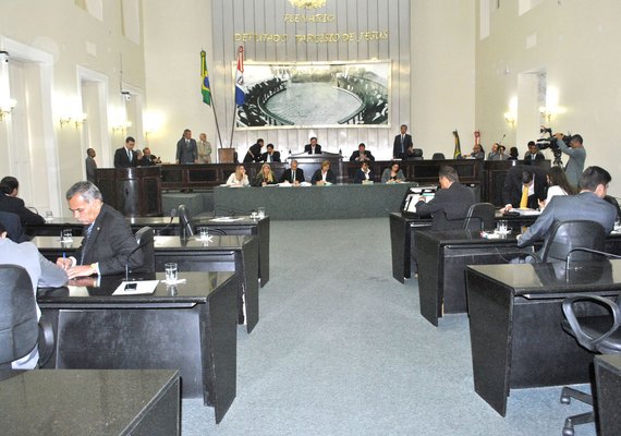 Em duas sessões, deputados aprovam projeto dos precatórios do Fundef de autoria do Executivo