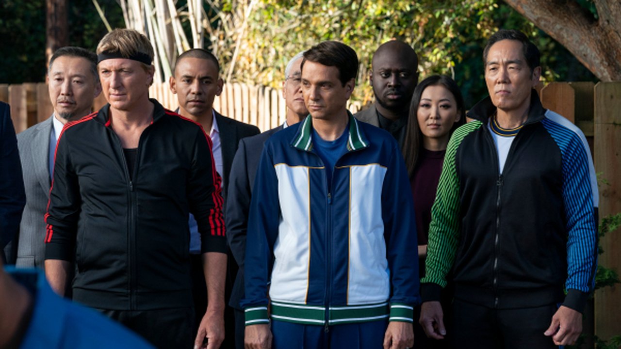 Imagens da 5ª temporada de ‘Cobra Kai’ mostram retorno do vilão de ‘Karatê Kid’