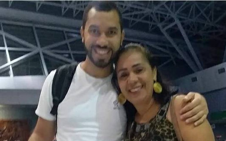 Mãe de Gil do Vigor revela em livro que se prostituiu para sustentar família