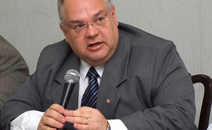 Omar Coêlho confirma que vai entregar o cargo de presidente do CSA Omar Coêlho confirma que vai entregar o cargo de presidente do CSA