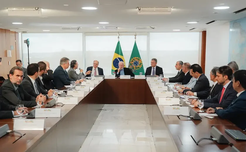 Governo e montadoras debatem produção de carros bioelétricos no Brasil