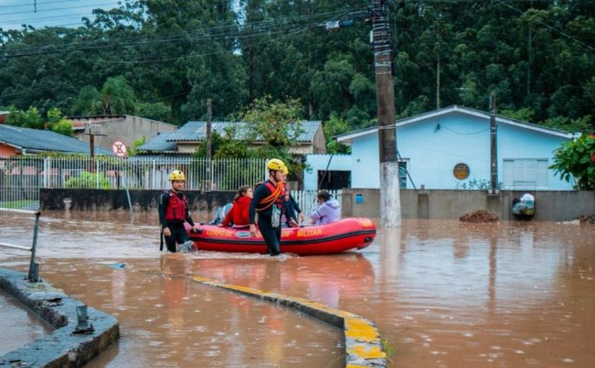 Desabamentos causados por fortes chuvas deixam ao menos 5 mortos em Ipatinga, MG