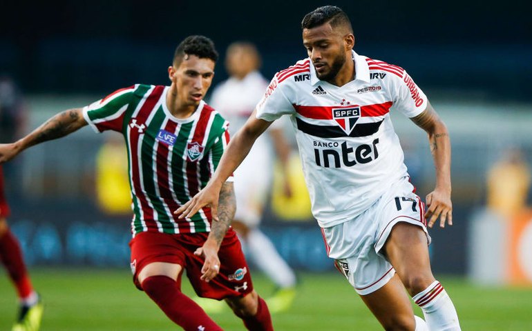 São Paulo perde para Fluminense e fica perto da zona da degola no Brasileirão