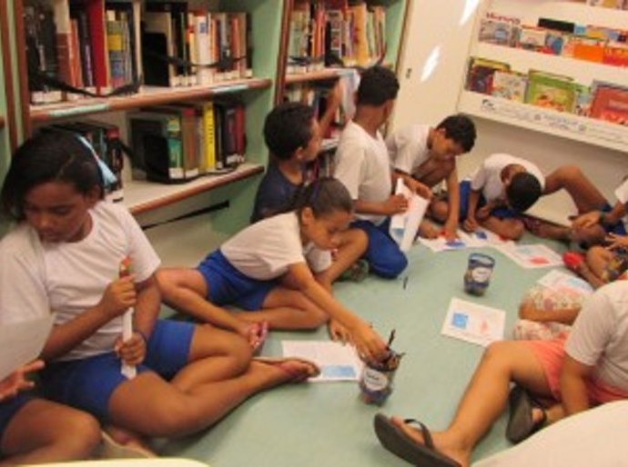 BiblioSesc volta ao Lar São Domingos falando sobre Alagoas