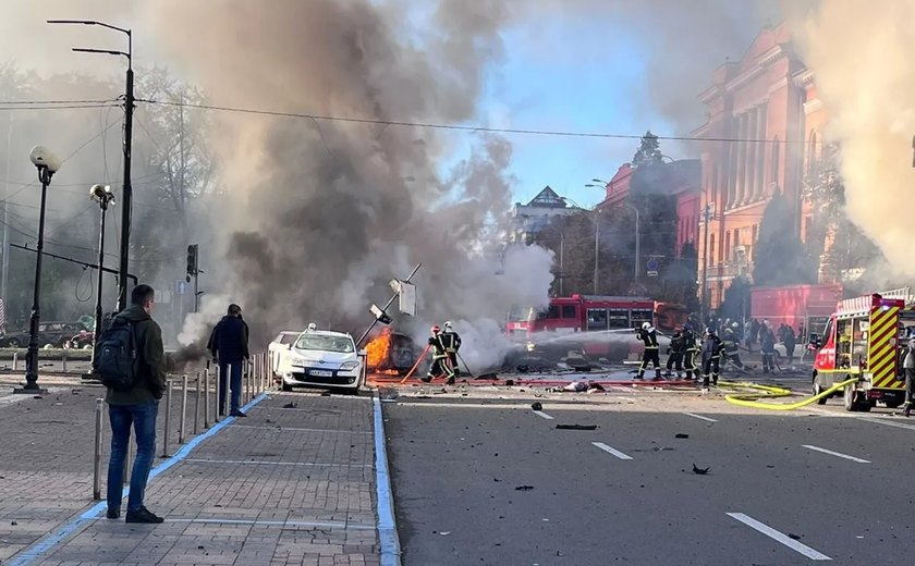 Rússia ataca Ucrânia, deixa 13 mortos e Zelenski promete resposta ao 'terror russo'