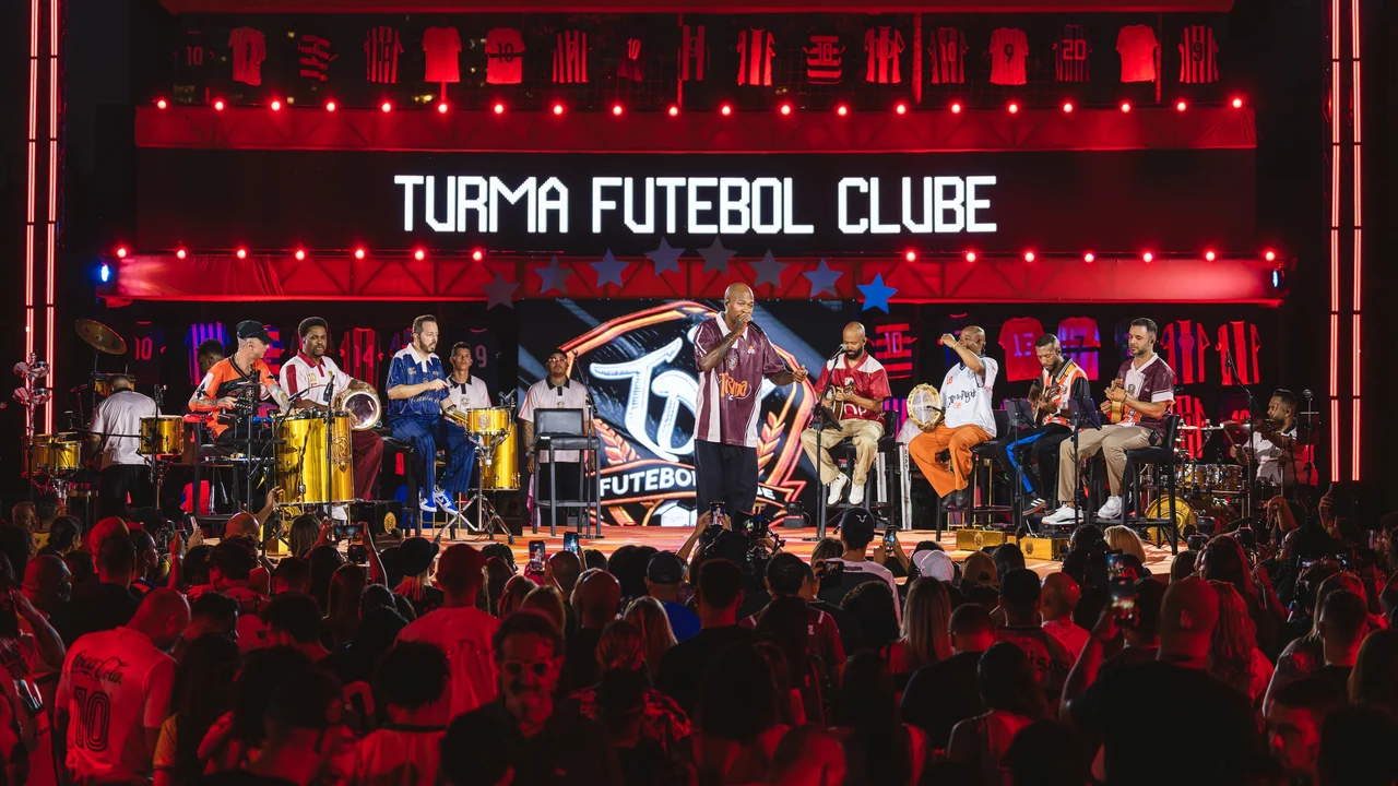 Turma do Pagode entra em campo com o primeiro tempo de 'Turma Futebol Clube'