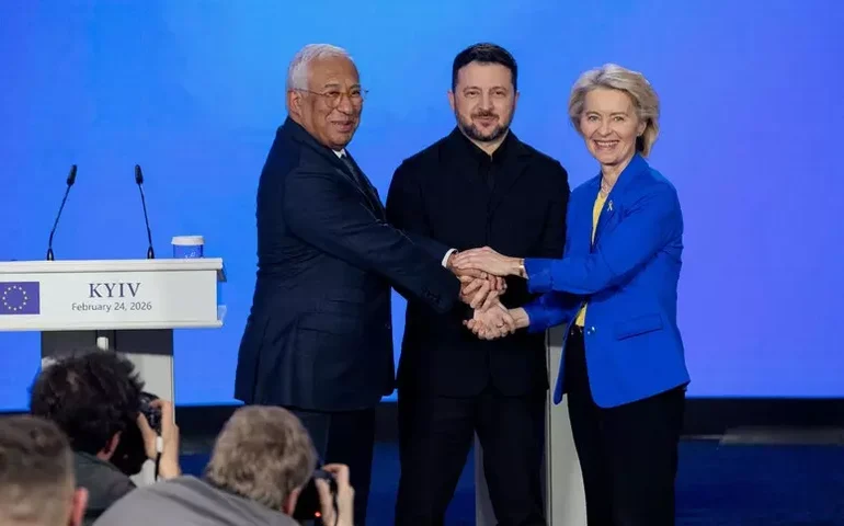 Zelensky cobra prazo 'claro' para Ucrânia aderir à UE