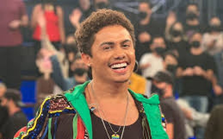 'Agradeço muito ao meu pai', diz Silvero Pereira sobre sua vitória no 'The Masked Singer'