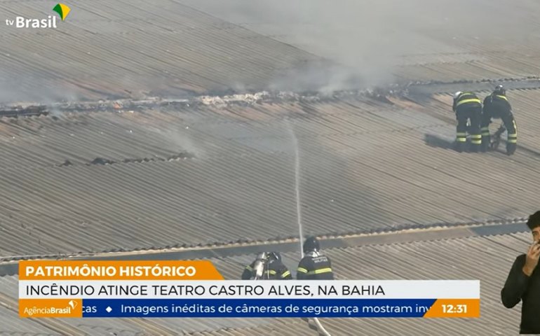 Incêndio atinge Teatro Castro Alves na Bahia