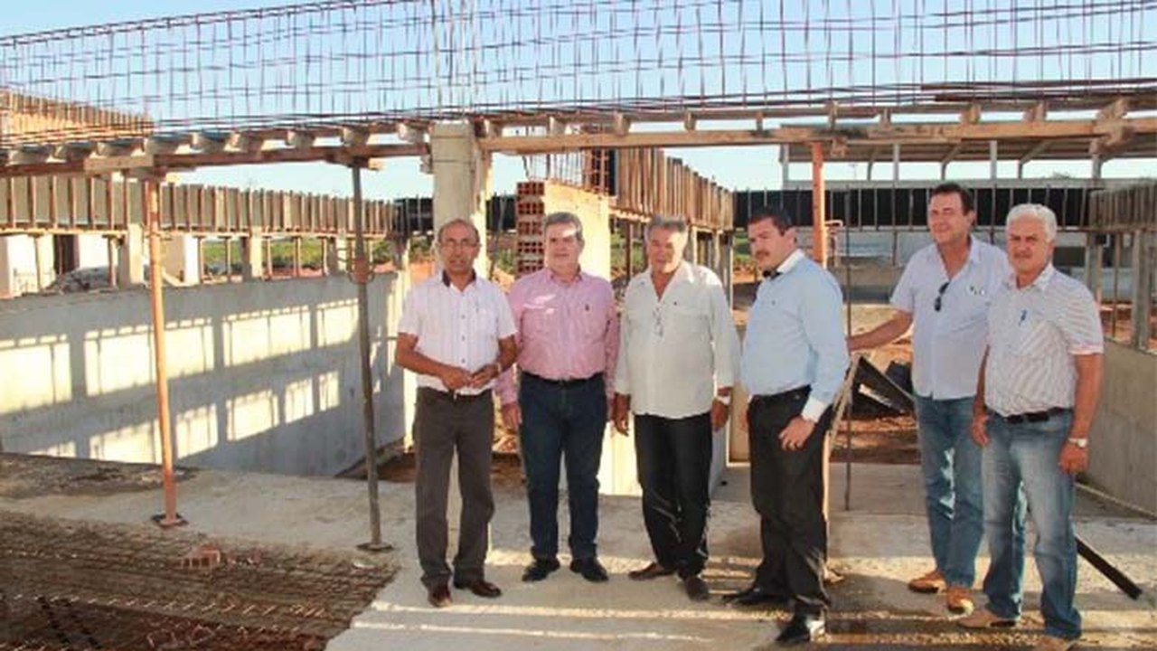 Palmeira: Lagoa de sangue e podridão no matadouro municipal