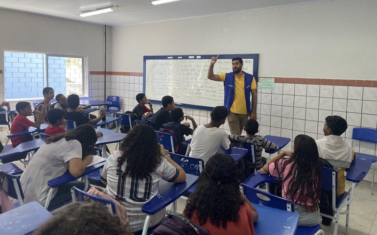 Alunos da rede estadual participam de palestras sobre prevenção à violência