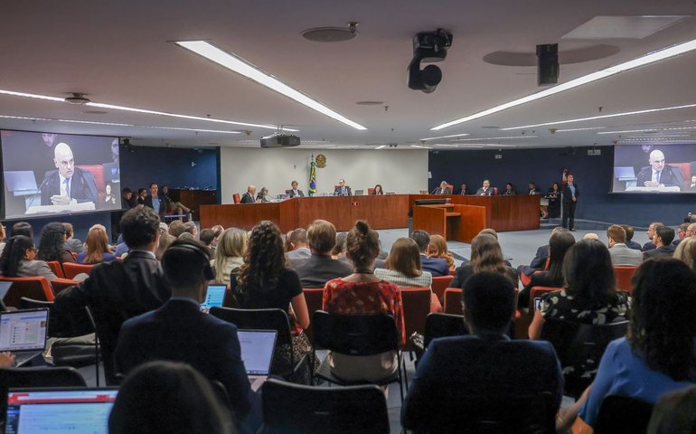 STF encerra primeiro dia do julgamento de Bolsonaro e aliados