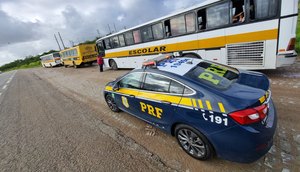 Ônibus com alunos da rede estadual são retidos durante fiscalização na BR-235 em Sergipe