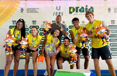 JUBs Praia 2025: equipe de vôlei 4x4 da Uninassau Maceió conquista bronze