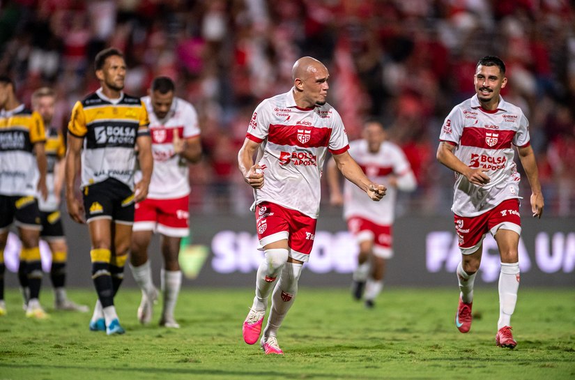 CRB bate Criciúma por 2 a 1 e retorna ao G6