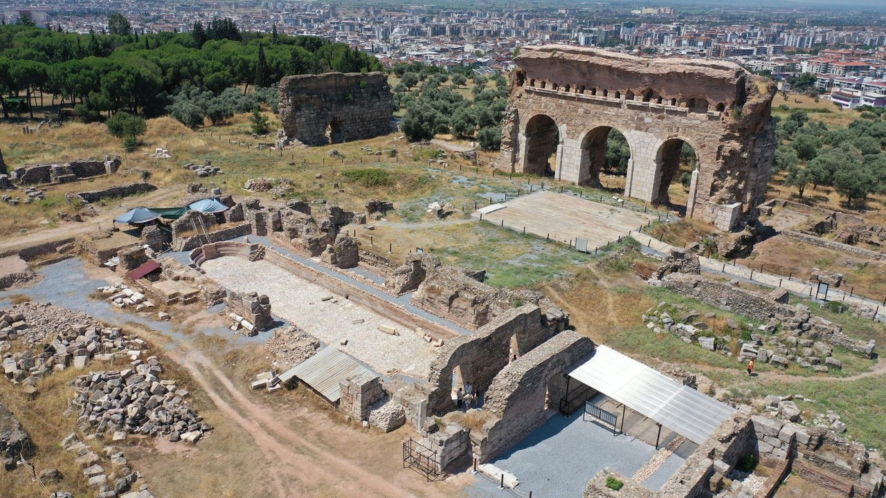 Piscina romana de 2.000 anos é desenterrada na Turquia