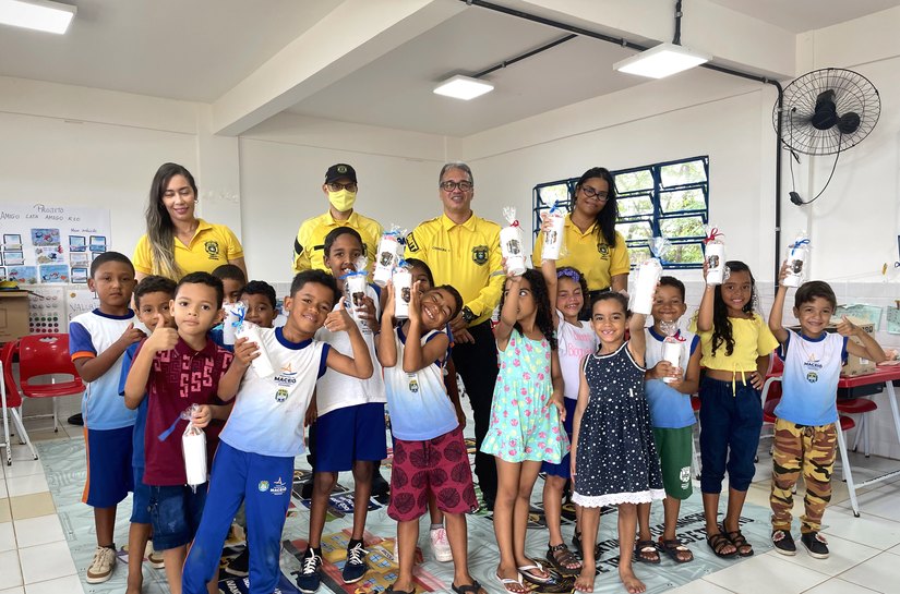 Educadores do DMTT promovem ação educativa em alusão ao Dia das Crianças