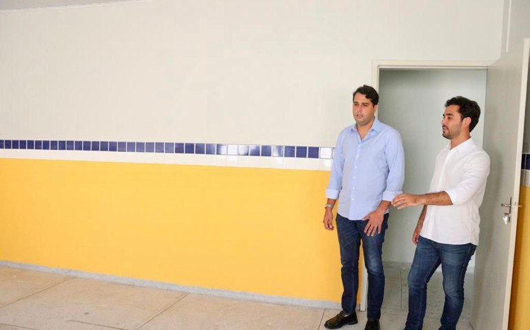 Prefeito e secretário de Santana do Mundaú vistoriam reta final das obras da Creche Vivendo a Infância