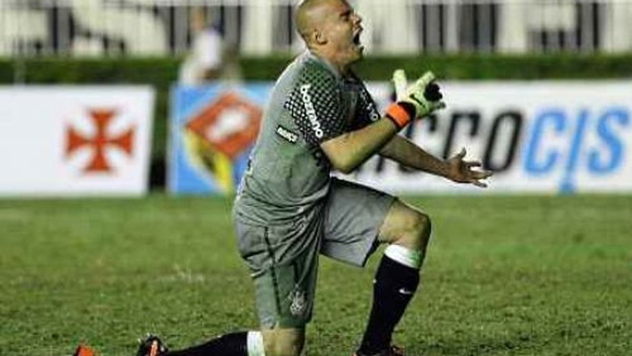 Julio Cesar recebe alta após virar herói corintiano
