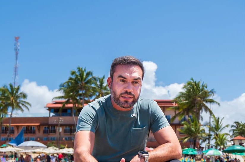 Davi Maia acompanha aparecimento de manchas de óleo no litoral de Alagoas