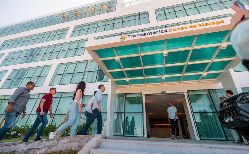 Paulo Dantas visita novo empreendimento turístico em Jequiá da Praia