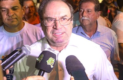 Prefeito Luciano Barbosa anuncia pavimentação de ruas nos bairros Guaribas e Verdes Campos