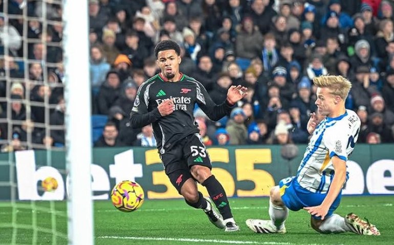Arsenal só empata diante do Brighton e não consegue encostar no líder Liverpool