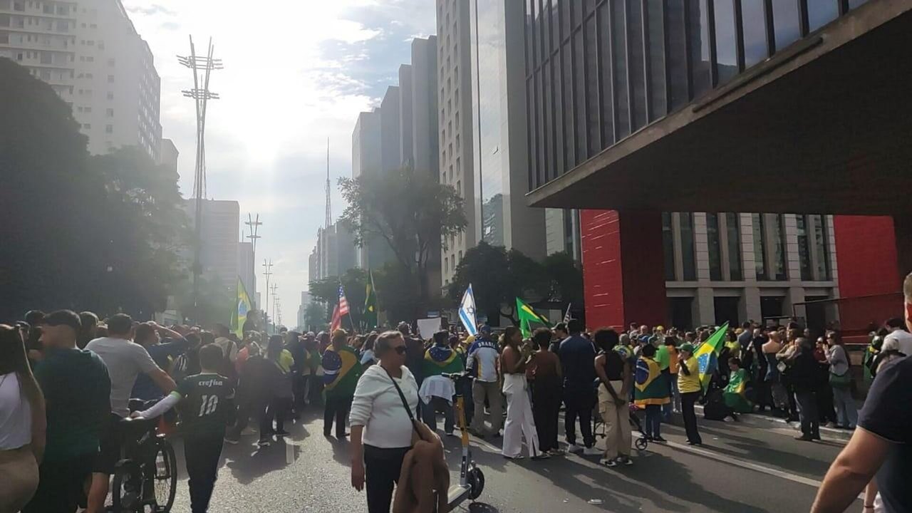 Bolsonaristas voltam à Avenida Paulista em ato contra Moraes e em apoio a Bolsonaro (VÍDEO)