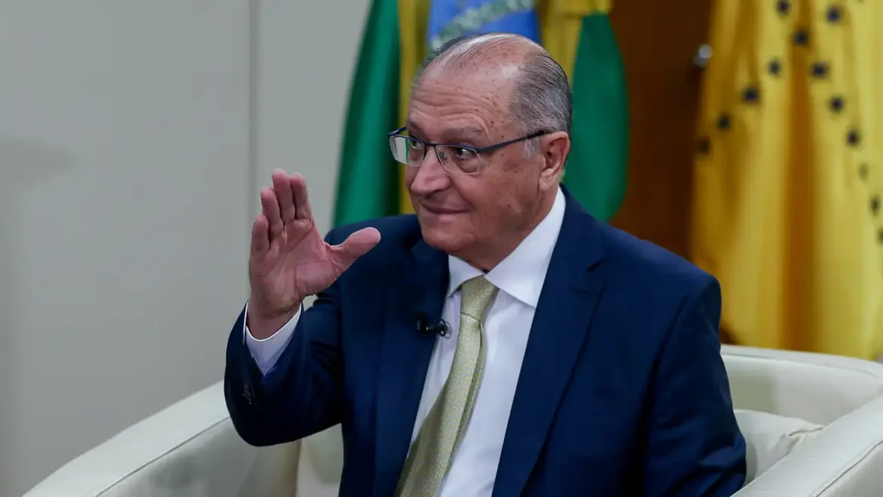 Alckmin diz que governo federal trabalha para incluir ferrovias no Plano Clima