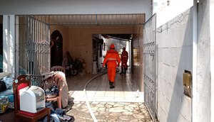 Sobrado de residência pega fogo em Aracaju / Foto: Foto: CBMSE/Divulgação