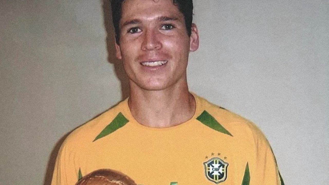 Anderson Polga, zagueiro pentacampeão com a seleção brasileira, é preso por falta de pagamento de pensão