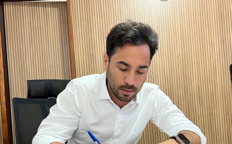 Prefeito de Santana do Mundaú anuncia reajuste salarial de 10% para professores