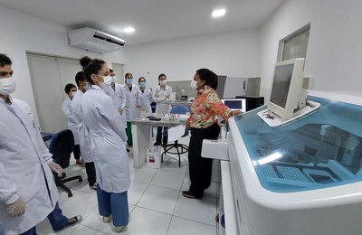 Estudantes de Medicina da Uncisal conhecem serviços do Centro de Patologia e Medicinal Laboratorial