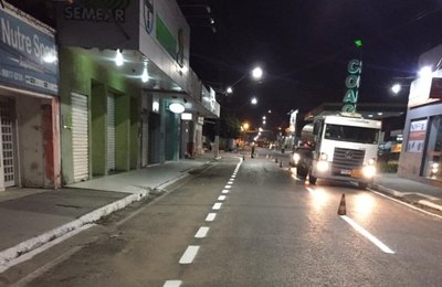 Prefeitura inicia revitalização de pintura de eixo e borda no Centro de Arapiraca