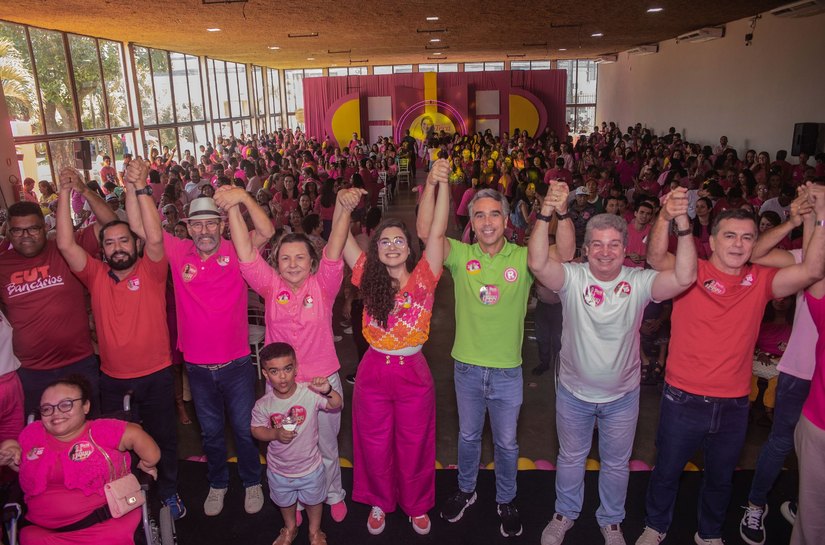 Teca Nelma monta palanque pluralista no lançamento de sua candidatura à reeleição
