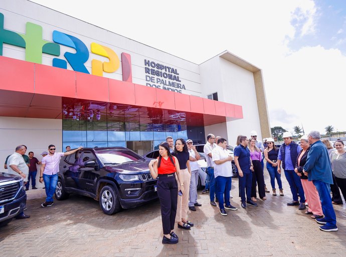 Prefeita Tia Júlia visita obras do novo Hospital Regional de Palmeira, que será inaugurado em agosto