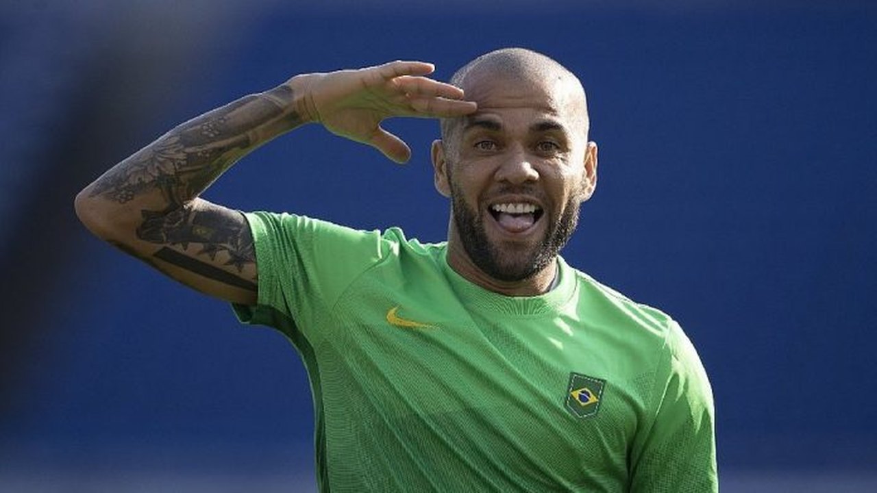 Daniel Alves tem imóvel e carro penhorados por dívida milionária